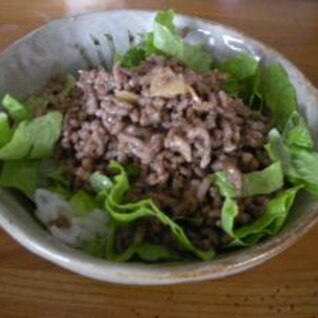 パパっとサンチュ挽肉丼